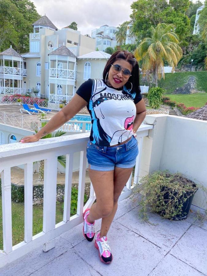 Appartamento Chill On The Hill Ocho Rios Esterno foto