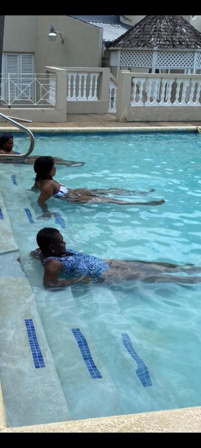 Appartamento Chill On The Hill Ocho Rios Esterno foto
