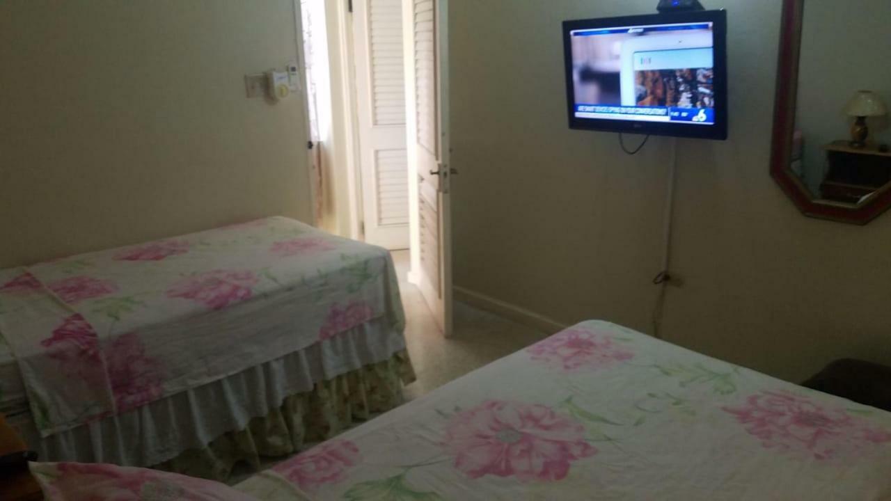 Appartamento Chill On The Hill Ocho Rios Esterno foto